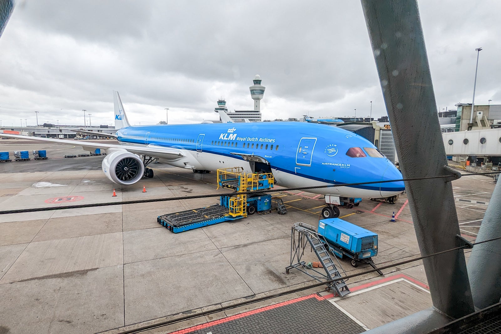 Is KLM premium economy worth it on the 787 Dreamliner?