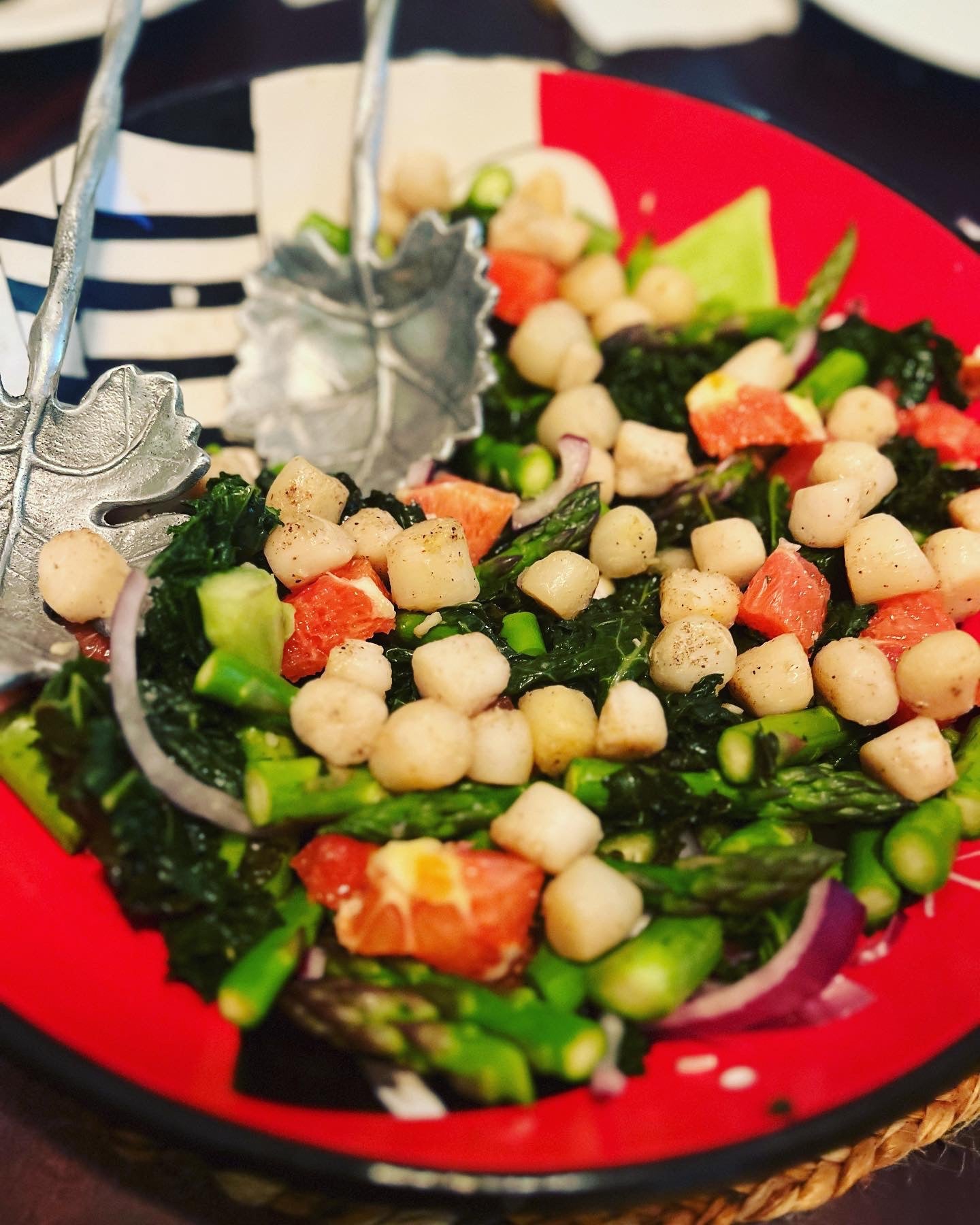 PAN SEARED SCALLOPS WITH WARM ASPARAGUS, KALE AND CITRUS SALAD