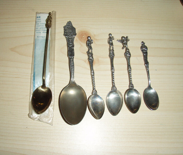 Woman Asks People Which Spoon Out Of These 2 They’d Choose, Sparks An Intense Debate Online