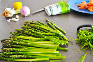 Linguini with asparagus and salmon