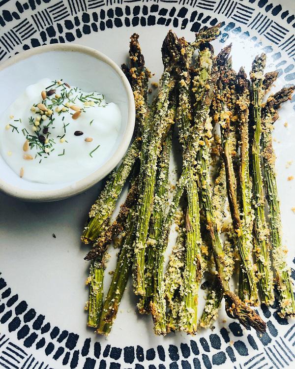 Easy Vegan Parmesan Baked Asparagus Fries - link to recipe in comments!